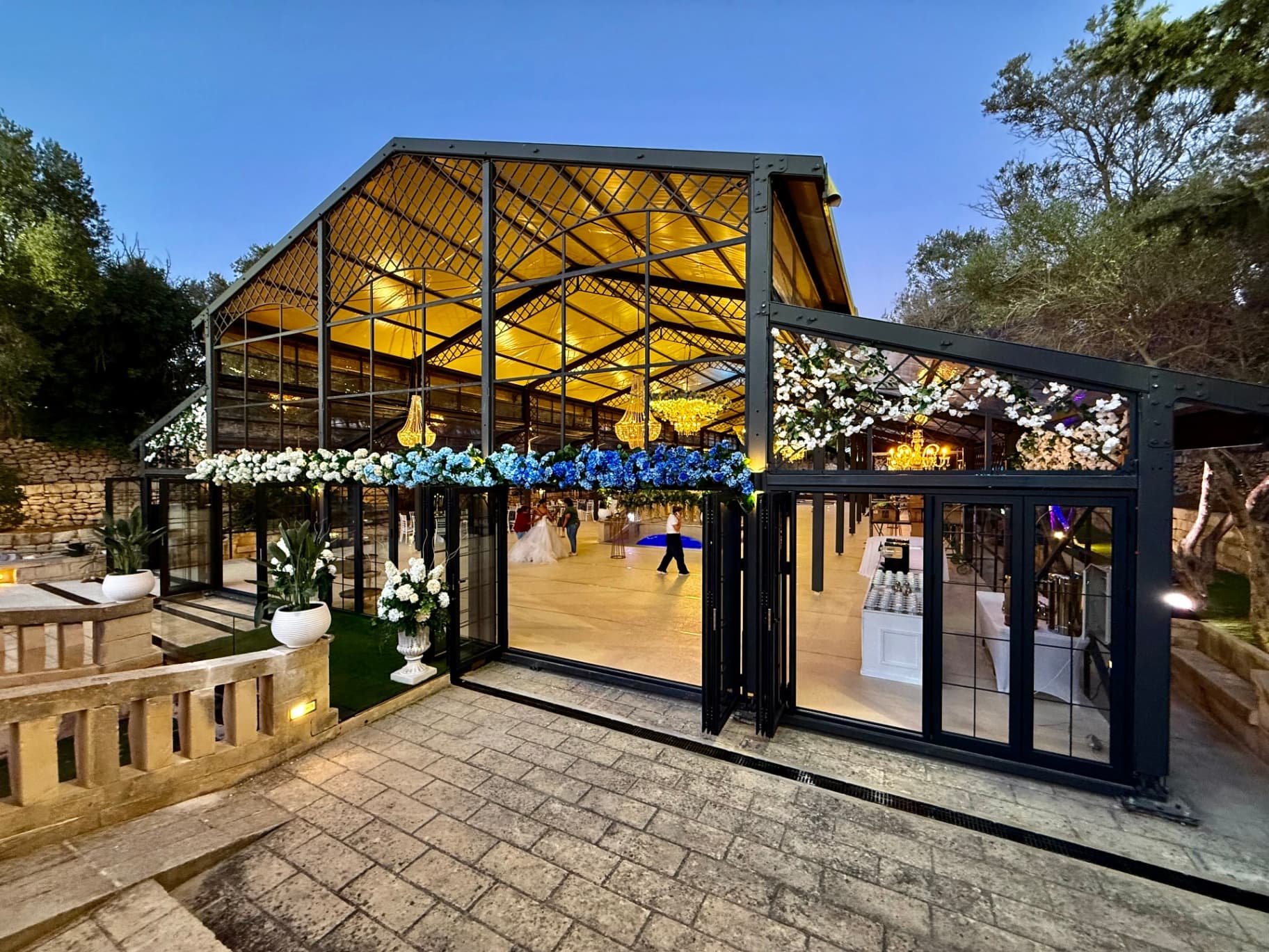 Alfa Gardens - venues - Photo 1